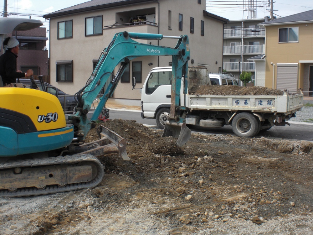 基礎工事　着工しました。